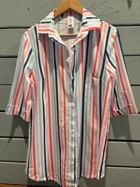 NWOT Women’s Oversized Crown & Ivy Button Down Shirt